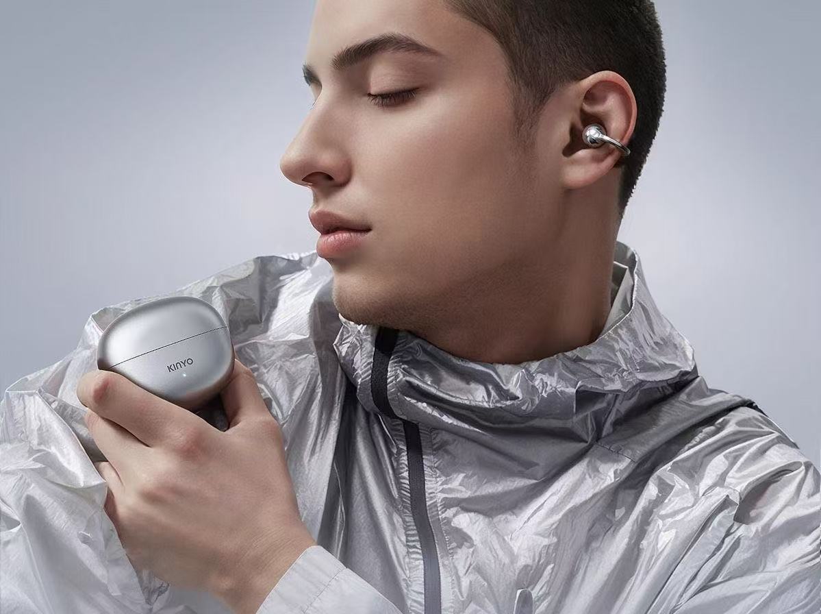 AI Smart Translation Bluetooth Earbuds - Case pocket size
